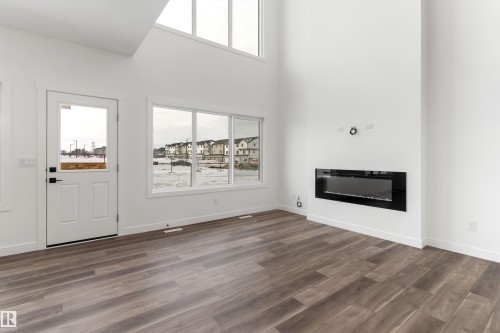 931 18 Avenue, Edmonton, AB - Indoor Photo Showing Living Room With Fireplace