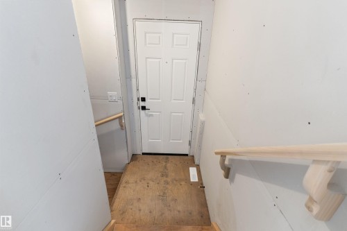 931 18 Avenue, Edmonton, AB - Indoor Photo Showing Other Room