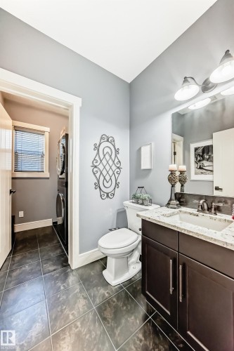 3411 8 Street, Edmonton, AB - Indoor Photo Showing Bathroom