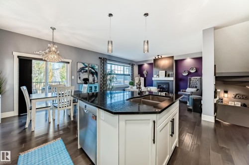 3411 8 Street, Edmonton, AB - Indoor Photo Showing Kitchen With Upgraded Kitchen