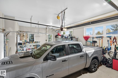 54 53305 Rge Road 273, Rural Parkland County, AB - Indoor Photo Showing Garage