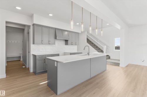 142 South Ravines Drive, Devon, AB - Indoor Photo Showing Kitchen With Upgraded Kitchen