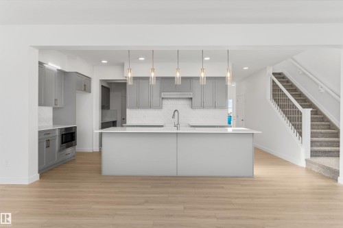 142 South Ravines Drive, Devon, AB - Indoor Photo Showing Kitchen With Upgraded Kitchen