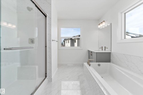 142 South Ravines Drive, Devon, AB - Indoor Photo Showing Bathroom