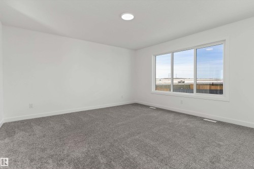 142 South Ravines Drive, Devon, AB - Indoor Photo Showing Other Room