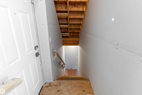 142 South Ravines Drive, Devon, AB - Indoor Photo Showing Other Room