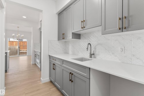 142 South Ravines Drive, Devon, AB - Indoor Photo Showing Kitchen With Upgraded Kitchen