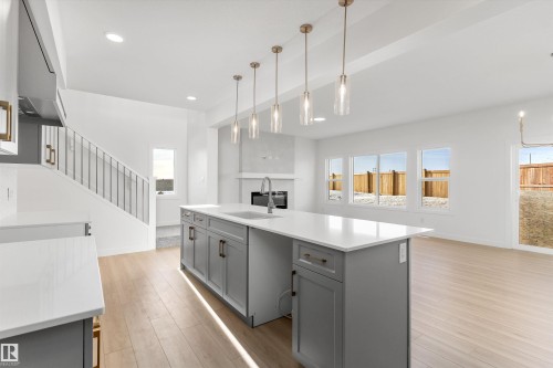 142 South Ravines Drive, Devon, AB - Indoor Photo Showing Kitchen With Upgraded Kitchen