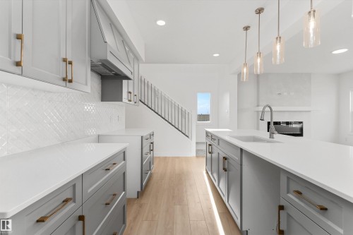 142 South Ravines Drive, Devon, AB - Indoor Photo Showing Kitchen With Upgraded Kitchen