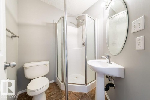 62 6304 Sandin Way, Edmonton, AB - Indoor Photo Showing Bathroom