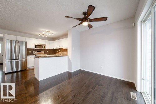 62 6304 Sandin Way, Edmonton, AB - Indoor Photo Showing Kitchen