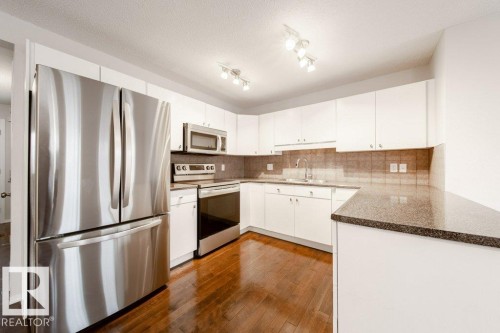 62 6304 Sandin Way, Edmonton, AB - Indoor Photo Showing Kitchen With Stainless Steel Kitchen