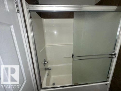 12124 122 Street, Edmonton, AB - Indoor Photo Showing Bathroom