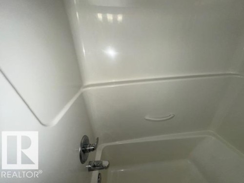 12124 122 Street, Edmonton, AB - Indoor Photo Showing Bathroom