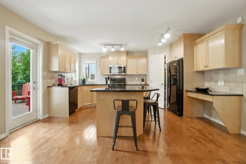 2084 Haddow Drive, Edmonton, AB - Indoor Photo Showing Kitchen