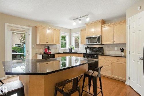 2084 Haddow Drive, Edmonton, AB - Indoor Photo Showing Kitchen