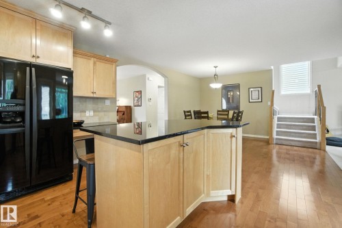 2084 Haddow Drive, Edmonton, AB - Indoor Photo Showing Kitchen