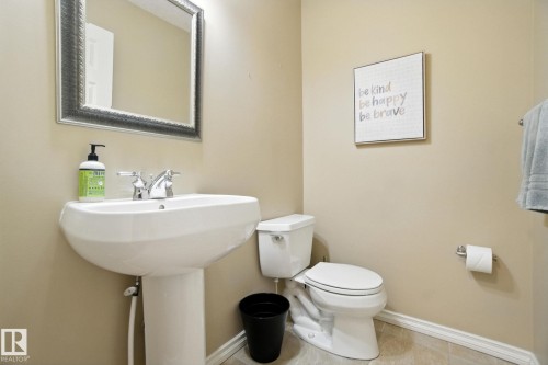 2084 Haddow Drive, Edmonton, AB - Indoor Photo Showing Bathroom