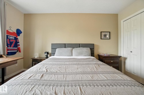 2084 Haddow Drive, Edmonton, AB - Indoor Photo Showing Bedroom