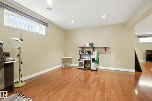 2084 Haddow Drive, Edmonton, AB - Indoor