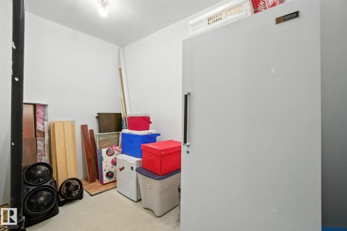 2084 Haddow Drive, Edmonton, AB - Indoor Photo Showing Other Room