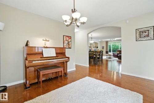 2084 Haddow Drive, Edmonton, AB - Indoor