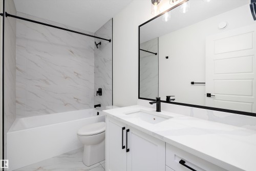 90 Chelles Wynd, St. Albert, AB - Indoor Photo Showing Bathroom