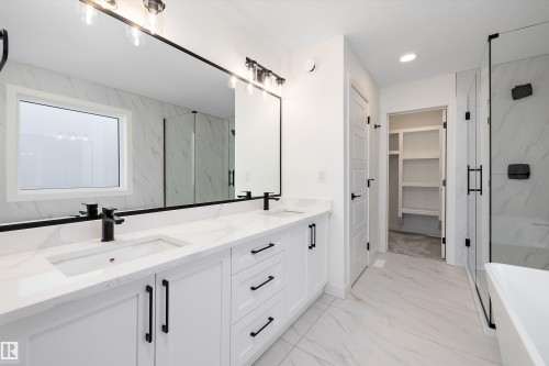 90 Chelles Wynd, St. Albert, AB - Indoor Photo Showing Bathroom