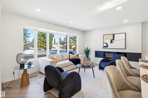 14503 80 Avenue, Edmonton, AB - Indoor Photo Showing Living Room