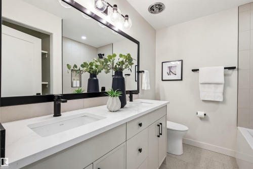 14503 80 Avenue, Edmonton, AB - Indoor Photo Showing Bathroom