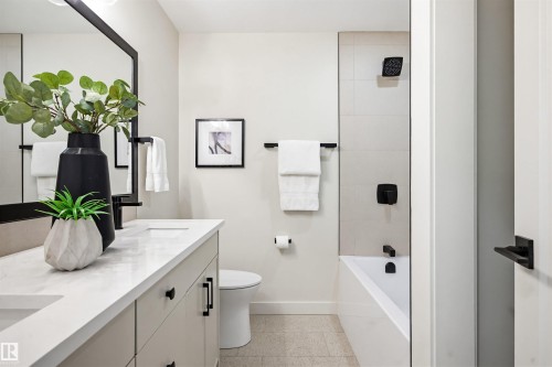 14503 80 Avenue, Edmonton, AB - Indoor Photo Showing Bathroom
