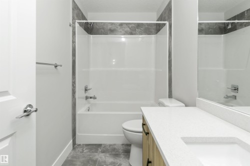 5060 Chappelle Road, Edmonton, AB - Indoor Photo Showing Bathroom