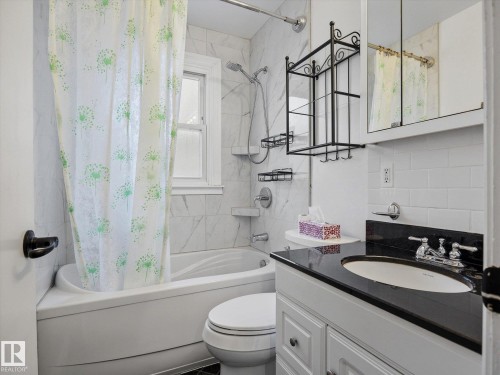 6408 84 Street, Edmonton, AB - Indoor Photo Showing Bathroom
