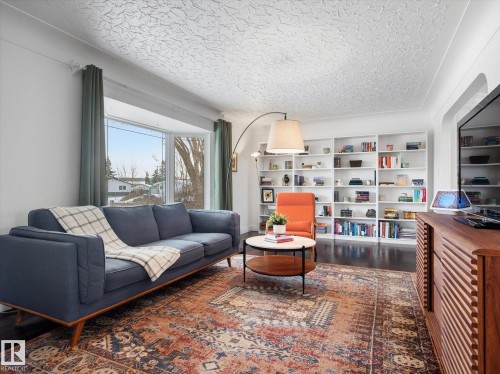 6408 84 Street, Edmonton, AB - Indoor Photo Showing Living Room