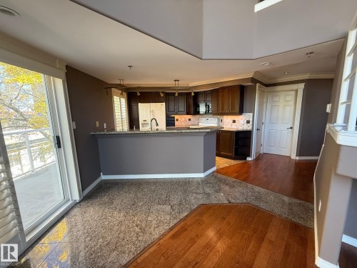 404 12028 103 Avenue, Edmonton, AB - Indoor Photo Showing Kitchen