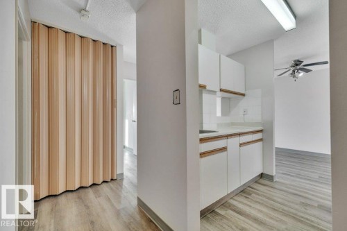 808 10160 116 Street, Edmonton, AB - Indoor