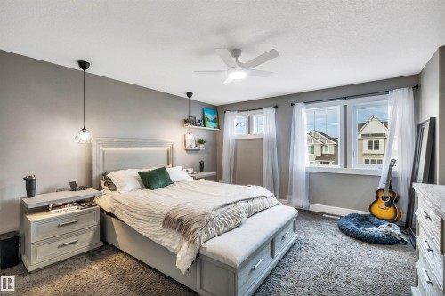 615 40 Avenue Nw, Edmonton, AB - Indoor Photo Showing Bedroom