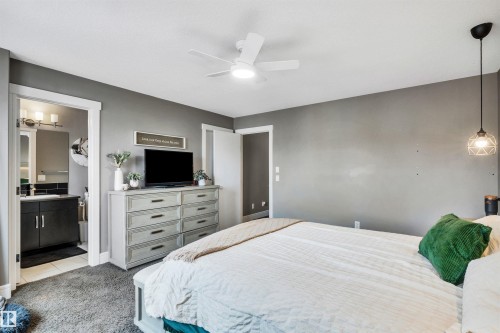 615 40 Avenue Nw, Edmonton, AB - Indoor Photo Showing Bedroom