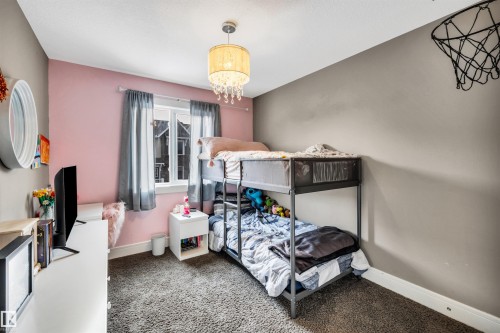 615 40 Avenue Nw, Edmonton, AB - Indoor Photo Showing Bedroom