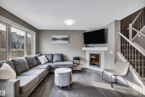 615 40 Avenue Nw, Edmonton, AB - Indoor Photo Showing Living Room With Fireplace