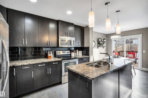 615 40 Avenue Nw, Edmonton, AB - Indoor Photo Showing Kitchen With Double Sink With Upgraded Kitchen