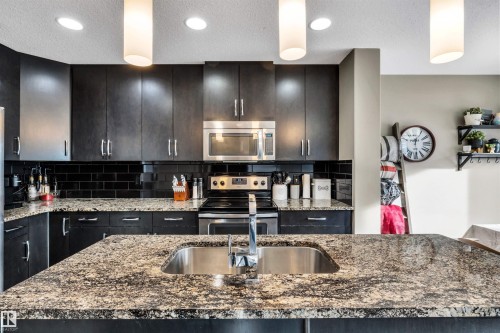 615 40 Avenue Nw, Edmonton, AB - Indoor Photo Showing Kitchen With Double Sink With Upgraded Kitchen