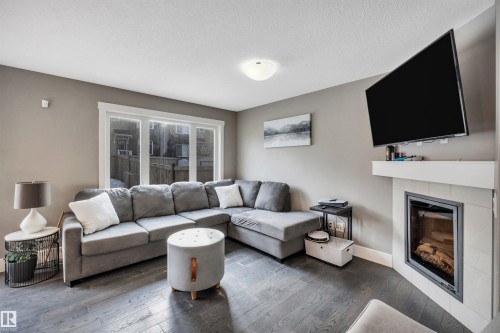 615 40 Avenue Nw, Edmonton, AB - Indoor Photo Showing Living Room With Fireplace