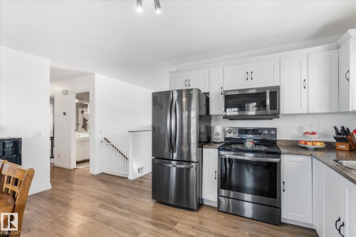 135 St. Andrews Drive, Stony Plain, AB - Indoor Photo Showing Kitchen