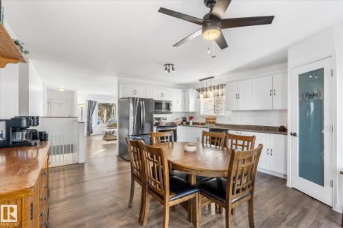 135 St. Andrews Drive, Stony Plain, AB - Indoor Photo Showing Dining Room