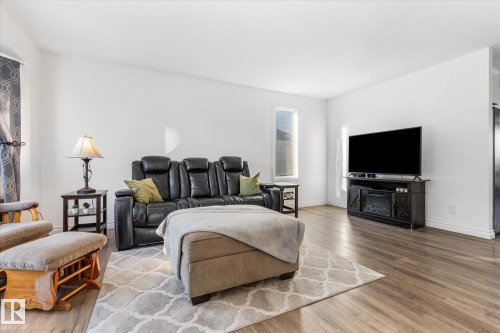 135 St. Andrews Drive, Stony Plain, AB - Indoor Photo Showing Living Room
