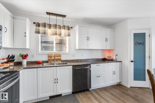 135 St. Andrews Drive, Stony Plain, AB - Indoor Photo Showing Kitchen With Double Sink