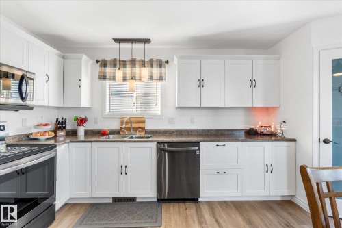 135 St. Andrews Drive, Stony Plain, AB - Indoor Photo Showing Kitchen With Double Sink