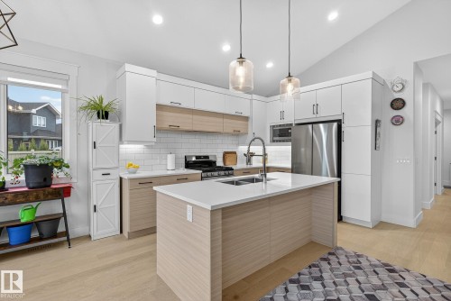17 Evermore Crescent, St. Albert, AB - Indoor Photo Showing Kitchen With Double Sink With Upgraded Kitchen