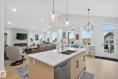 17 Evermore Crescent, St. Albert, AB - Indoor Photo Showing Kitchen With Double Sink With Upgraded Kitchen